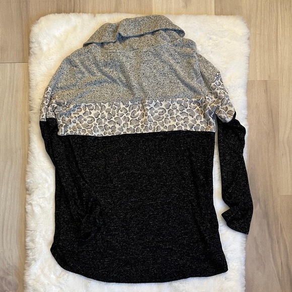 EUC Market & Spruce Gray and Black Cowl Neck Sweater - Picture 3 of 4